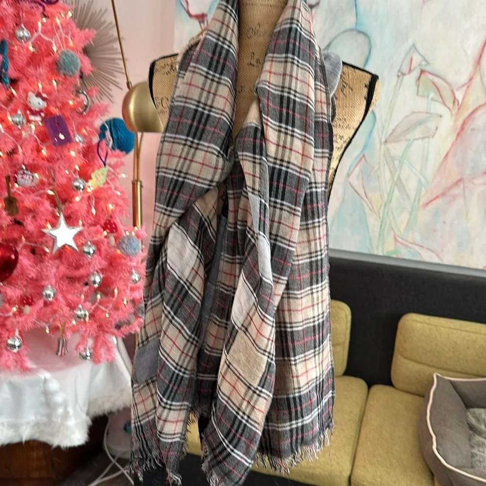 ❤️🖤❤️Gorgeous scarf plaid soft tan red black